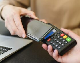 La era del contactless. ¿Desaparecerá el pago con efectivo de los restaurantes?