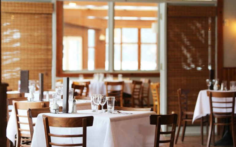 Adaptando tu Restaurante a las Estaciones con Climatizadores Portátiles