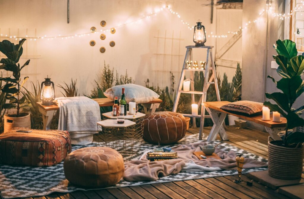 Decorar un restaurante con poco dinero, utilizando elementos de bajo coste, para conseguir un ambiente acogedor.
